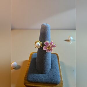 LAMENO Pink and Gold Floral Pearl Ring
